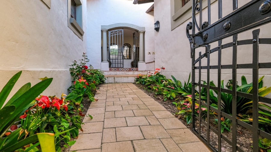 6 Bedroom Property for Sale in Kingfisher Creek Western Cape